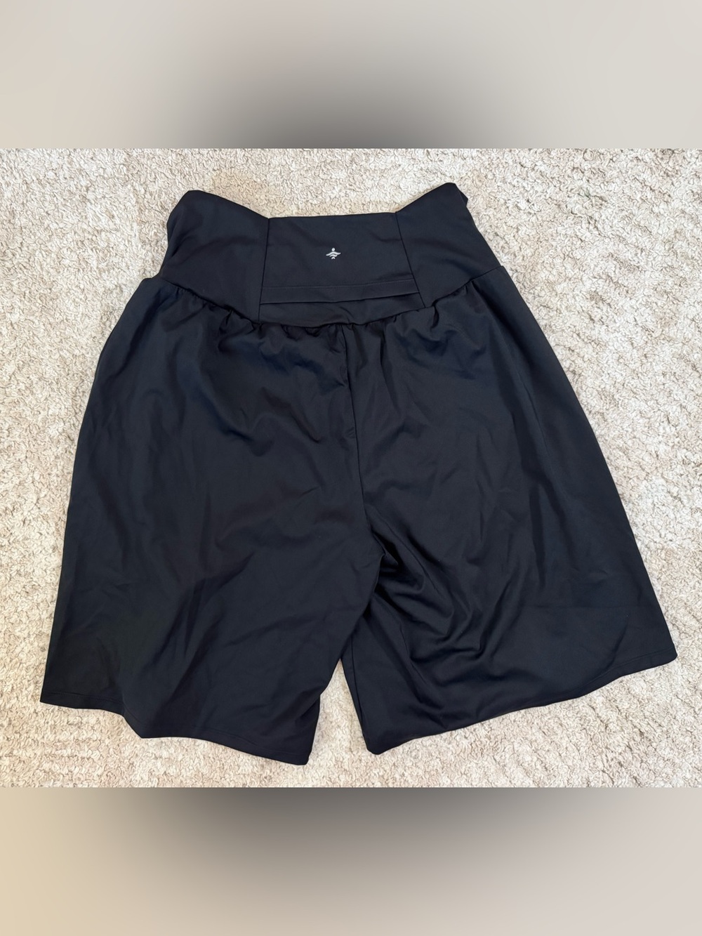 Halara single layer 9” shorts w/ pockets - size L - NWOT